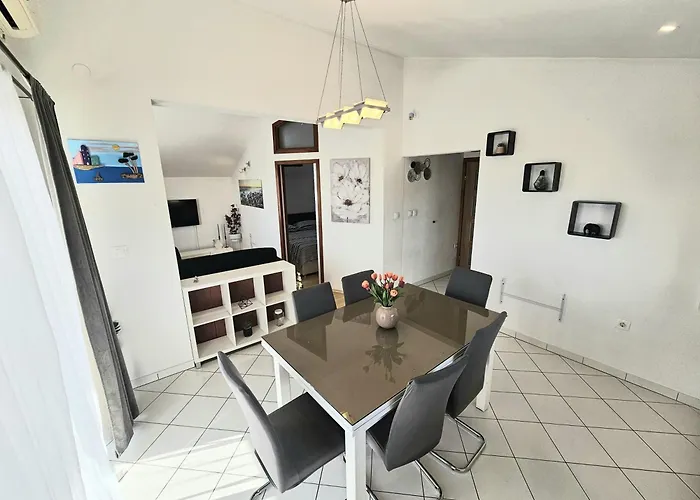 Zara דירה ביוגראד נה מורו